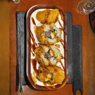 177 Uramaki frito atún y aguacate