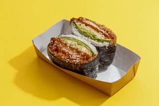 Онигиразу с курицей (200 г)