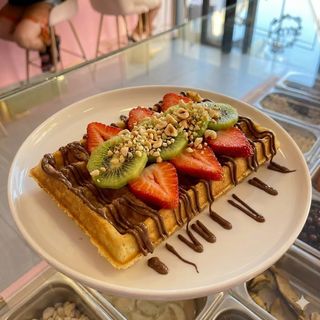 Waffle frutta fresca frutta secca e nutella