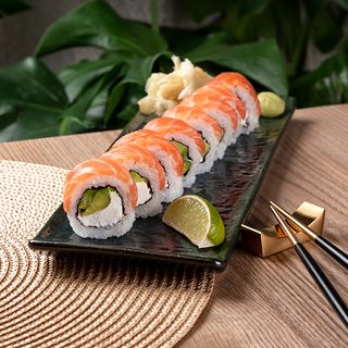 Рол з лососем (260г)