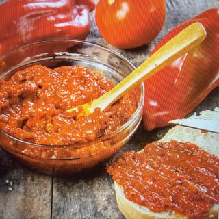 Zacuscă pregătită în casa