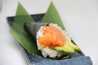 081 Sake temaki - 1 pezzo