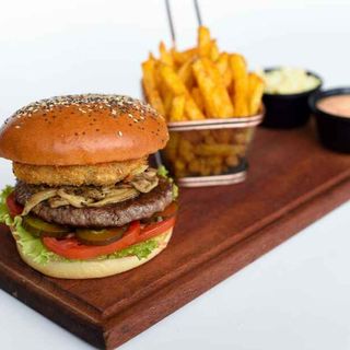 Emirates Burger