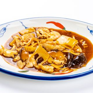 125. Pollo con funghi e bambu