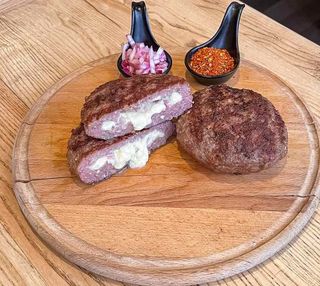 Punjena juneća pljeskavica 500gr