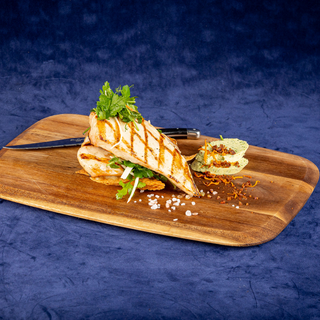 PIEPT DE PUI LA GRĂTAR