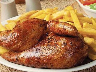 MEDIO POLLO ASADO CON PATATAS FRITAS 