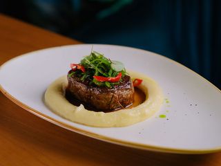 Філе *Міньйон* з картопляно -горіховим пюре (380g)