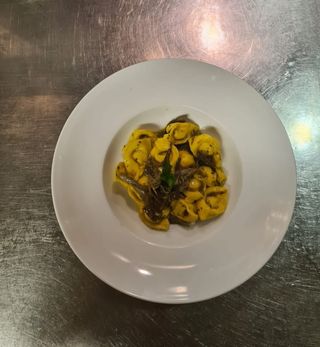 Cappelletti con tartufo nero