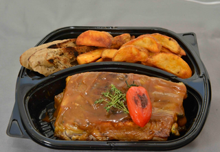 Svinjska rebarca sa slatko ljutim sosom i hrskavim krompirom 450gr