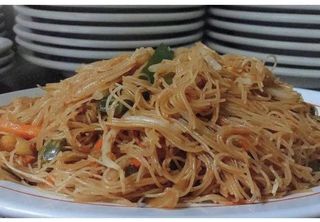 34. Tallarines Fritos Con Tres Delicias