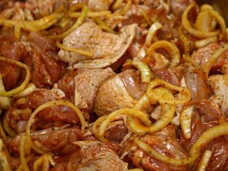 Szaszłyk z udka z kurczaka Шашлик з курячого стегна (1g)