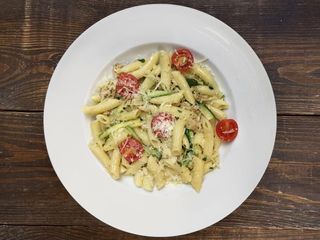 Makaron wytrawny z cukinią i kurczakiem