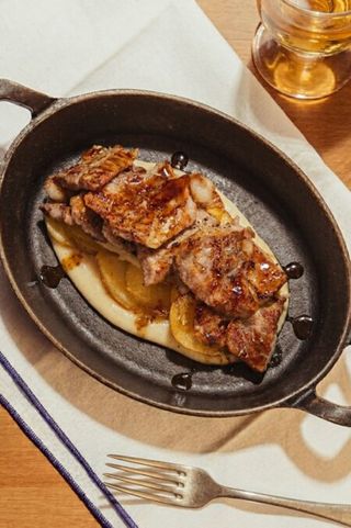 Secreto ibérico con reducción de P. Ximénez y patatas a lo pobre