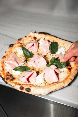 Pizza Mortadela y Burrata