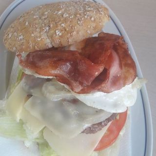 Hamburguesas K’aprofiti + patatas fritas