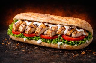 Grill chicken club - Pollo grigliato, lattuga, pomodoro e salsa yogurt