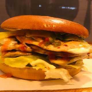  CHICKEN FILLET AMERICAN BURGER.	