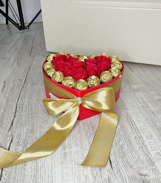 Cutie inima cu bomboane