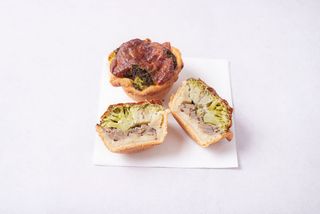 Kisz z serem, pieczarkami i brokułami