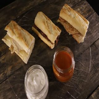 Combo tortilla clásica mediana + mini bocatas (3 uds.)