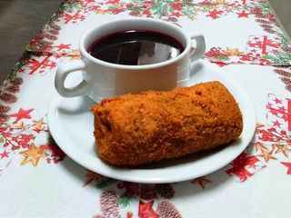 barszcz czerwony z krokietem 200ml / 1szt.