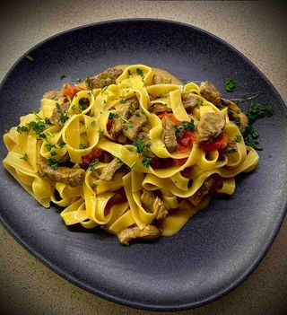 Penne sa biftekeom i pečurkama 400g