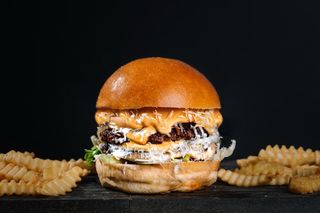 ტრუფელის ბურგერი & ფრი