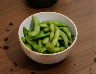 Strączki Edamame z solą morską