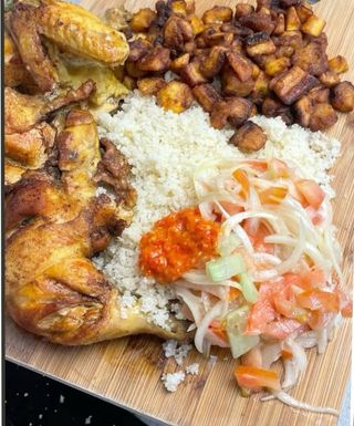 1/2 Poulet Grillé + Alloco + Attiéké