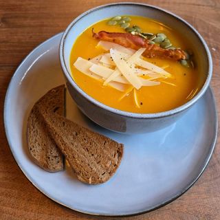 გოგრის კრემ-სუპი ბეკონით