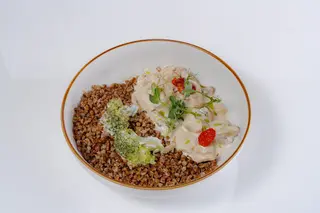 Курица в сливочном соусе с гречкой