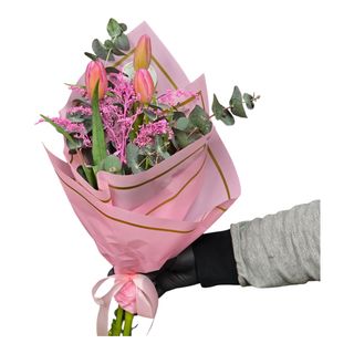 Buchet cu lalele roz si solidago