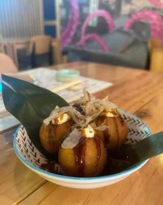 Takoyakis de pulpo con katsobushi (4 uds.)