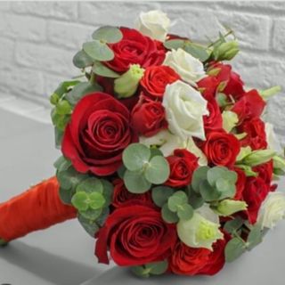 საქორწინო თაიგული  ვარდებით 