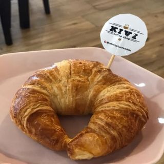 Croissant De Mantequilla Y Mermelada