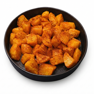 Patatas bravas cocidas y fritas
