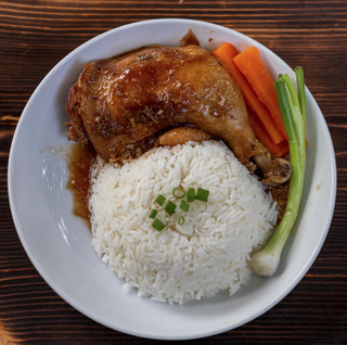 Muslo de pollo con arroz