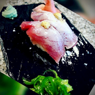 Nigiri De Atún Y Foie Flameado (2 Pzs.)