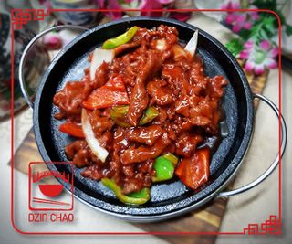 F12 დასავლურ სტილში შემწვარი საქონლის ხორცი გავარვარებულ თუჯის კეცზე