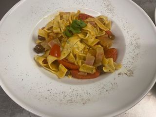 Guanciale, pomodorini e olive