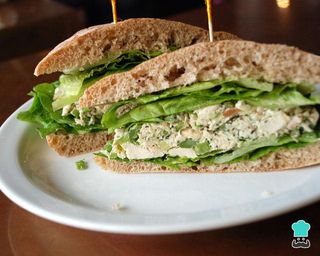 Pan Con Pollo