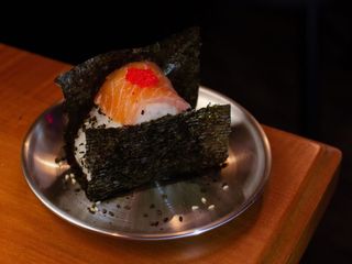 Онігірі свіжий лосось