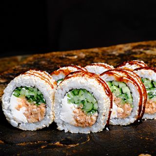 Рол Філадельфія з лососем теріякі в кунжуті (270г)