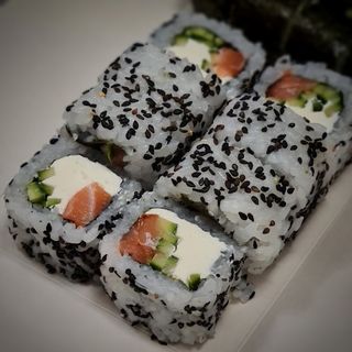 Каліфорнія з копченим лососем