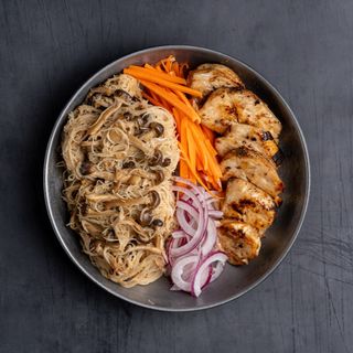 Ramen Seco como Tú con Pollo y Salsa Cremosa de Sésamo
