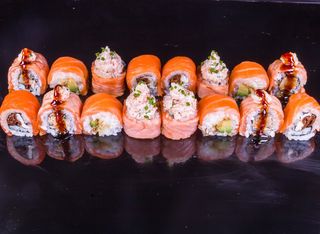 Салмон комбо сет (16бр-550г)