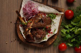 Cotlet de berbecut pe grill