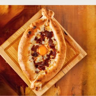 Khachapuri cu basturma