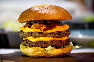 Royal bacon cheezy burger